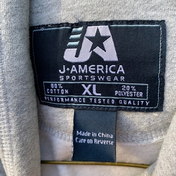 MEN’S COLUMBUS COLLEGE of ART & DESIGN SWEATSHIRT. - Picture 10 of 11